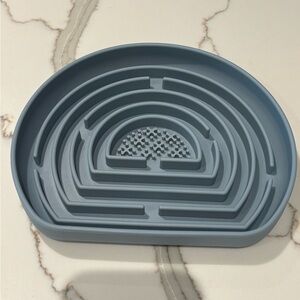 Silicone slow feeder